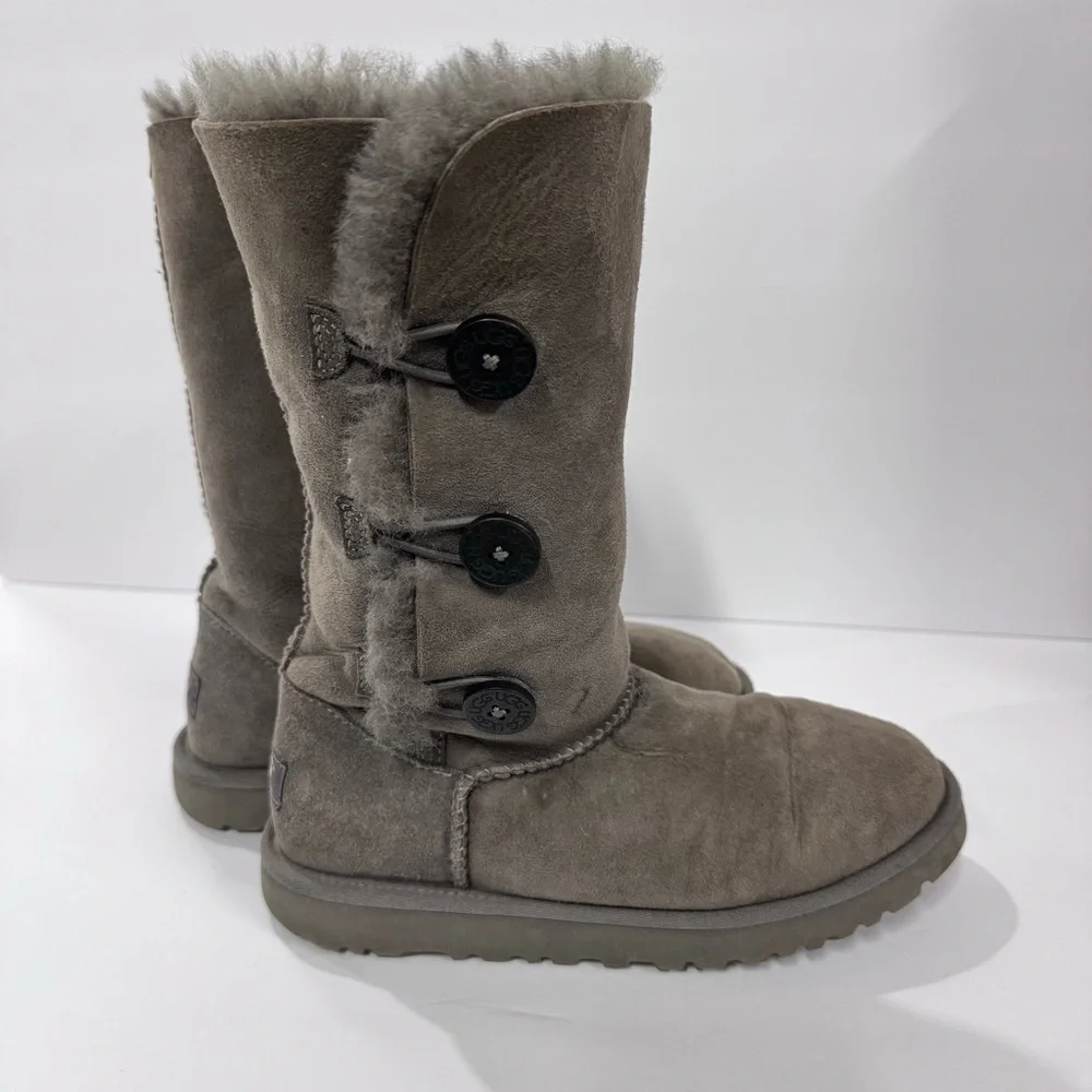 UGG Youth Bailey Button down Boot - Picture 3 of 8